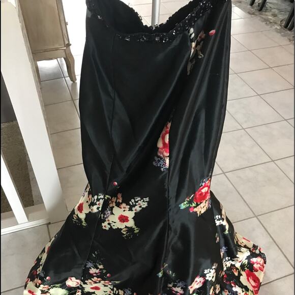 Rachel Allen 2pc. Gown beads/floral print - Picture 4 of 7